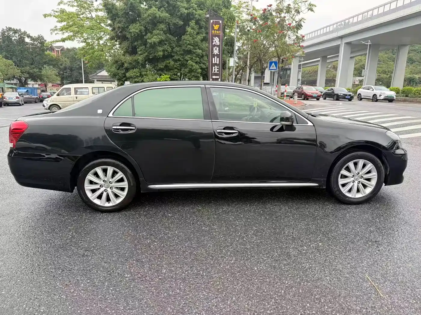 Toyota Crown 2010 2.5L Royal фото 4