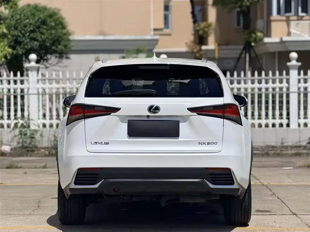 Lexus NX 2017 200 AWD Sharp Style Edition фото 8