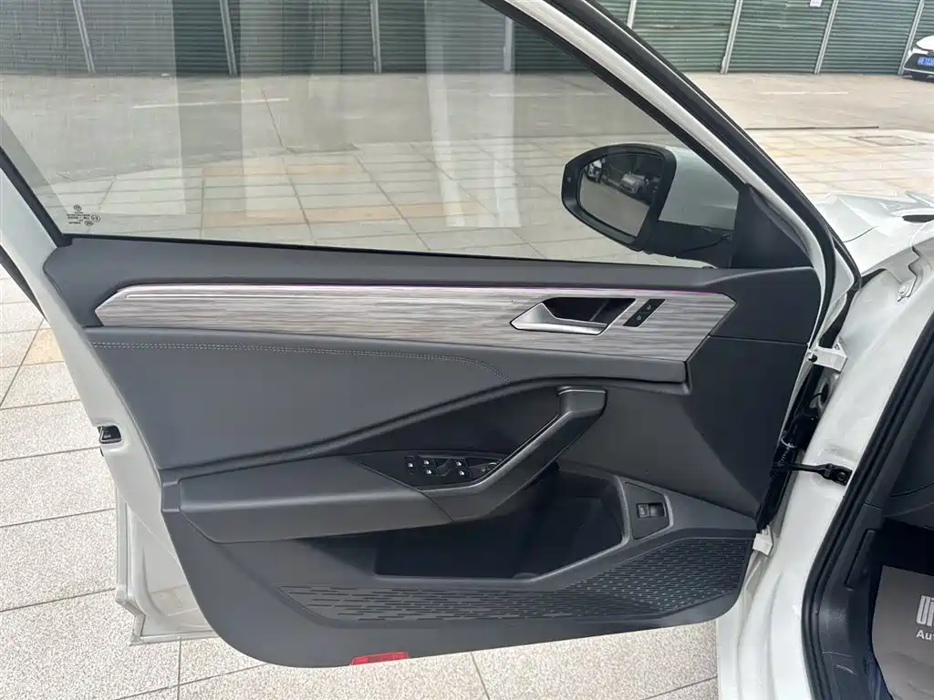 Volkswagen Sagitar 2023 300TSI DSG Surpassing Edition фото 16