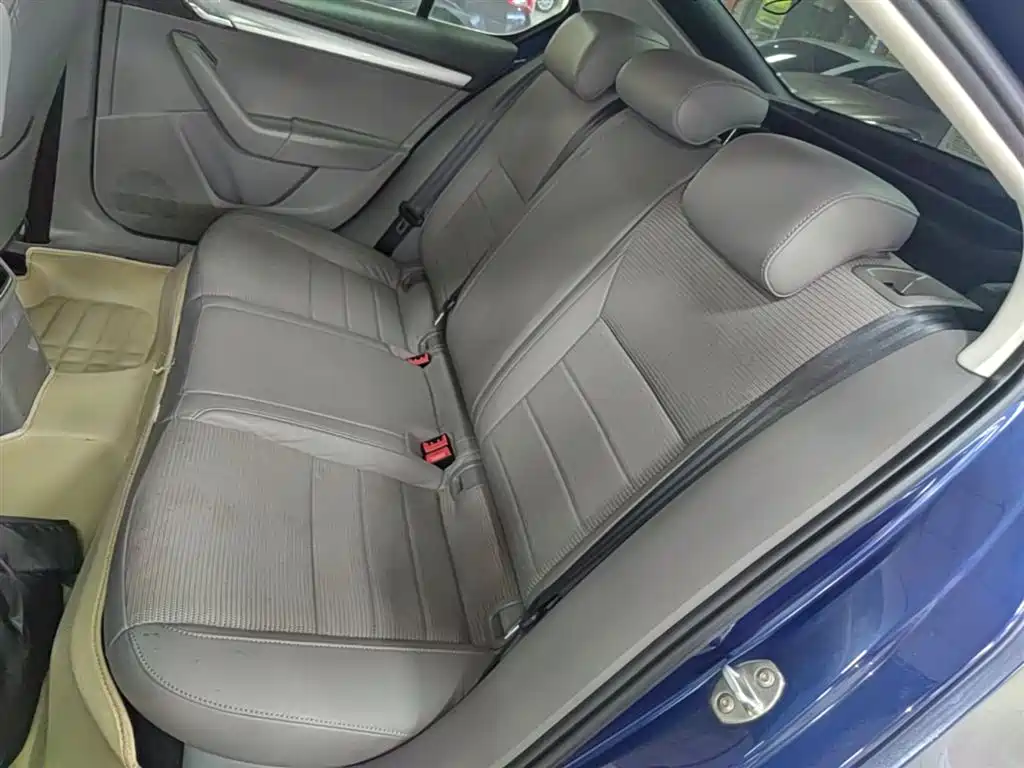 Škoda Octavia 2015 1.6L Automatic逸杰版 фото 17