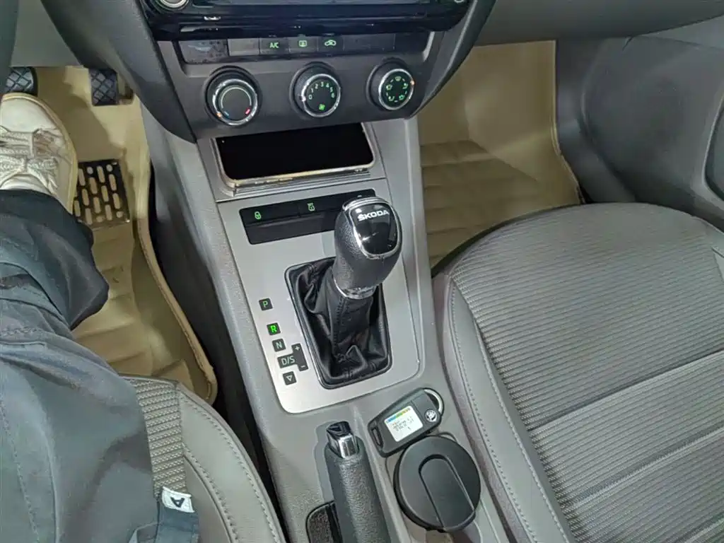 Škoda Octavia 2015 1.6L Automatic逸杰版 фото 14