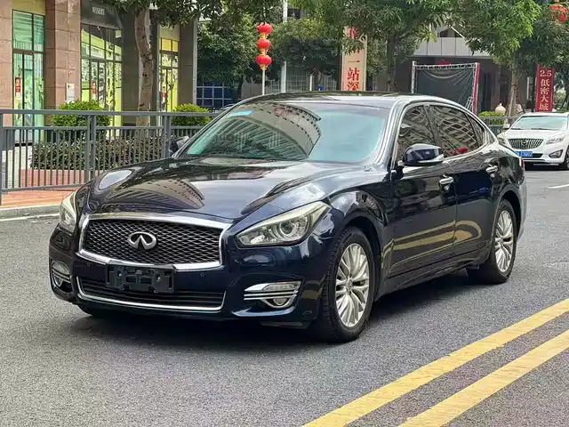 INFINITI Q70