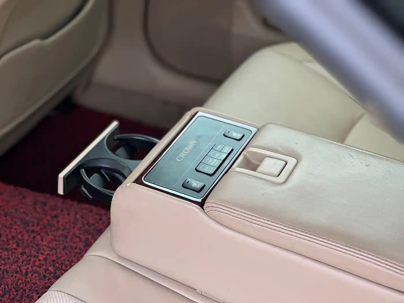 Toyota Crown 2012 2.5L Royal Leather Edition фото 14