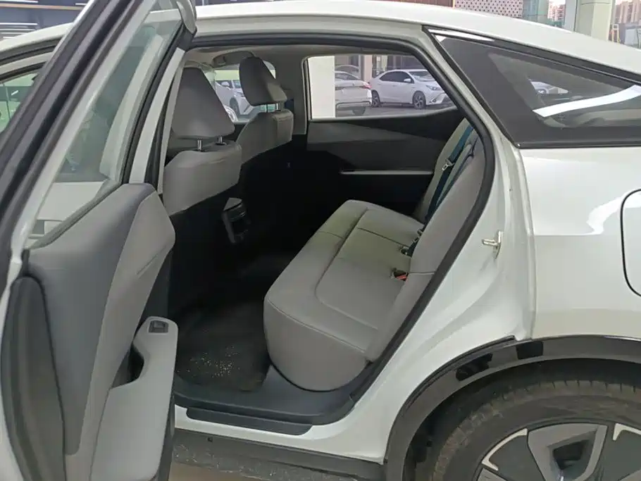 Photo 11 - Toyota bZ3