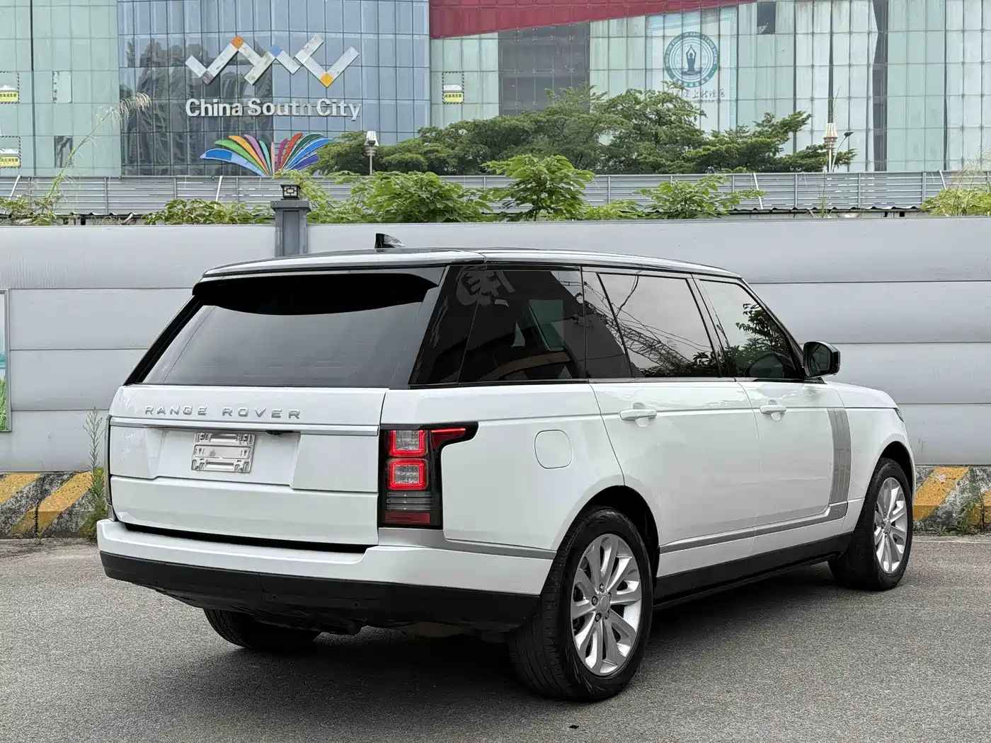 Land Rover Range Rover 2017 3.0 SC V6 Vogue LWB (Long Wheelbase) фото 4