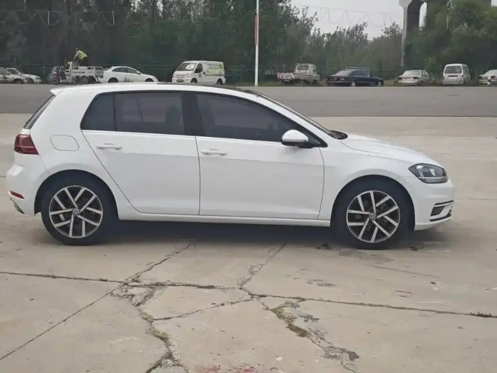 Фото 4 - Volkswagen Golf