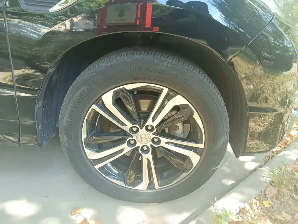 Фото 24 - Honda UR-V