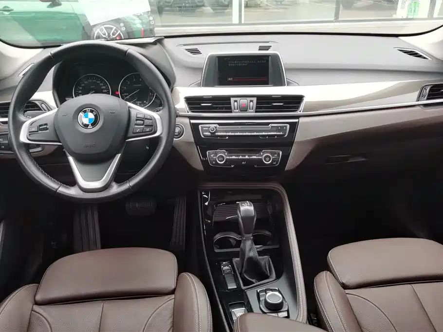 BMW X1 2018 sDrive18Li Premium Model фото 12
