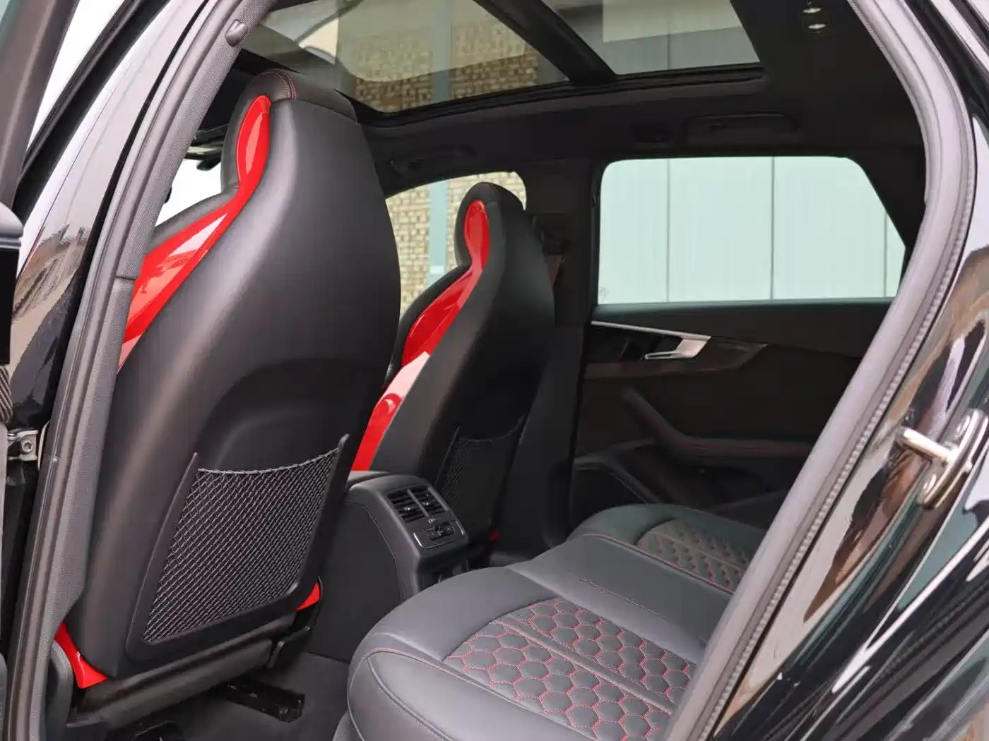 Audi RS 4 2025 2023 Model RS4 Avant Obsidian Edition