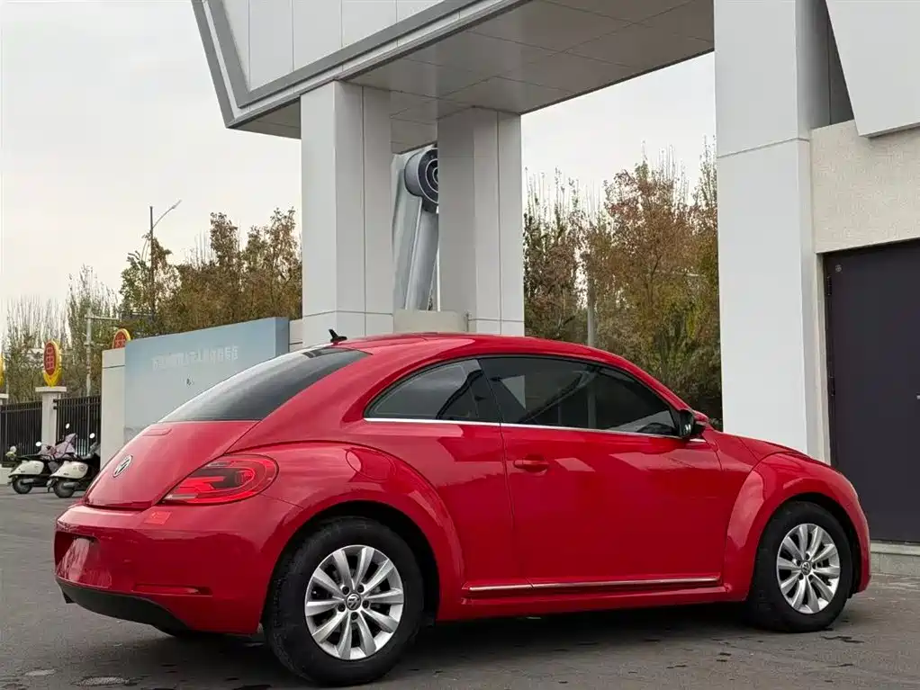 Volkswagen Beetle 2016 Model 180TSI Club Edition фото 9