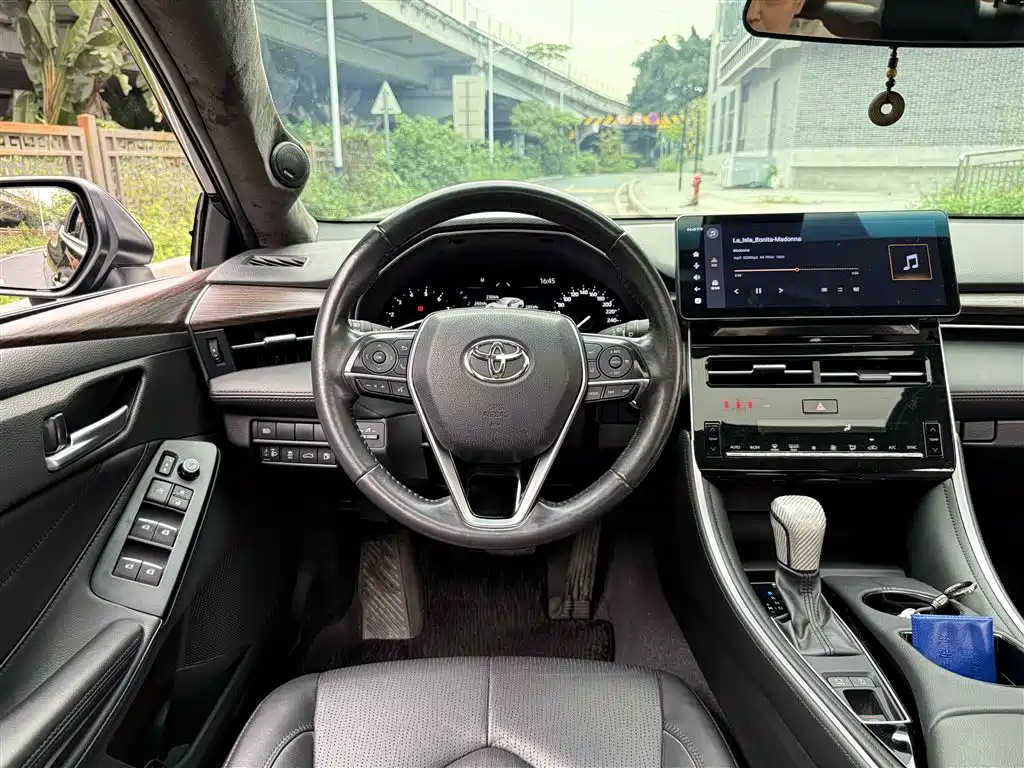 TOYOTA ASIAN DRAGON