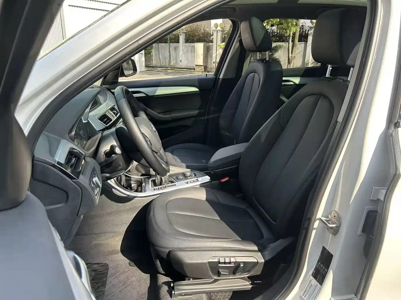 BMW X1 2016 sDrive18Li Premium Model фото 10