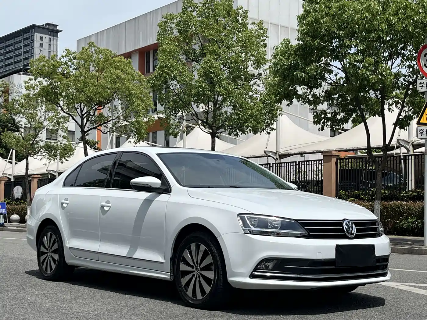 Volkswagen Sagitar 2017 1.6L Automatic Comfort фото 25
