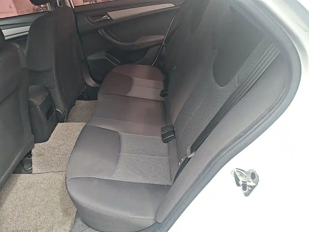 Roewe 360 2016 2016 1.5L Automatic Smart Screen Edition