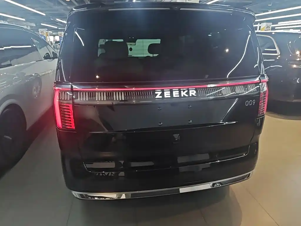 ZEEKR 009 2025 2024 6-seat Executive AWD 108kWh