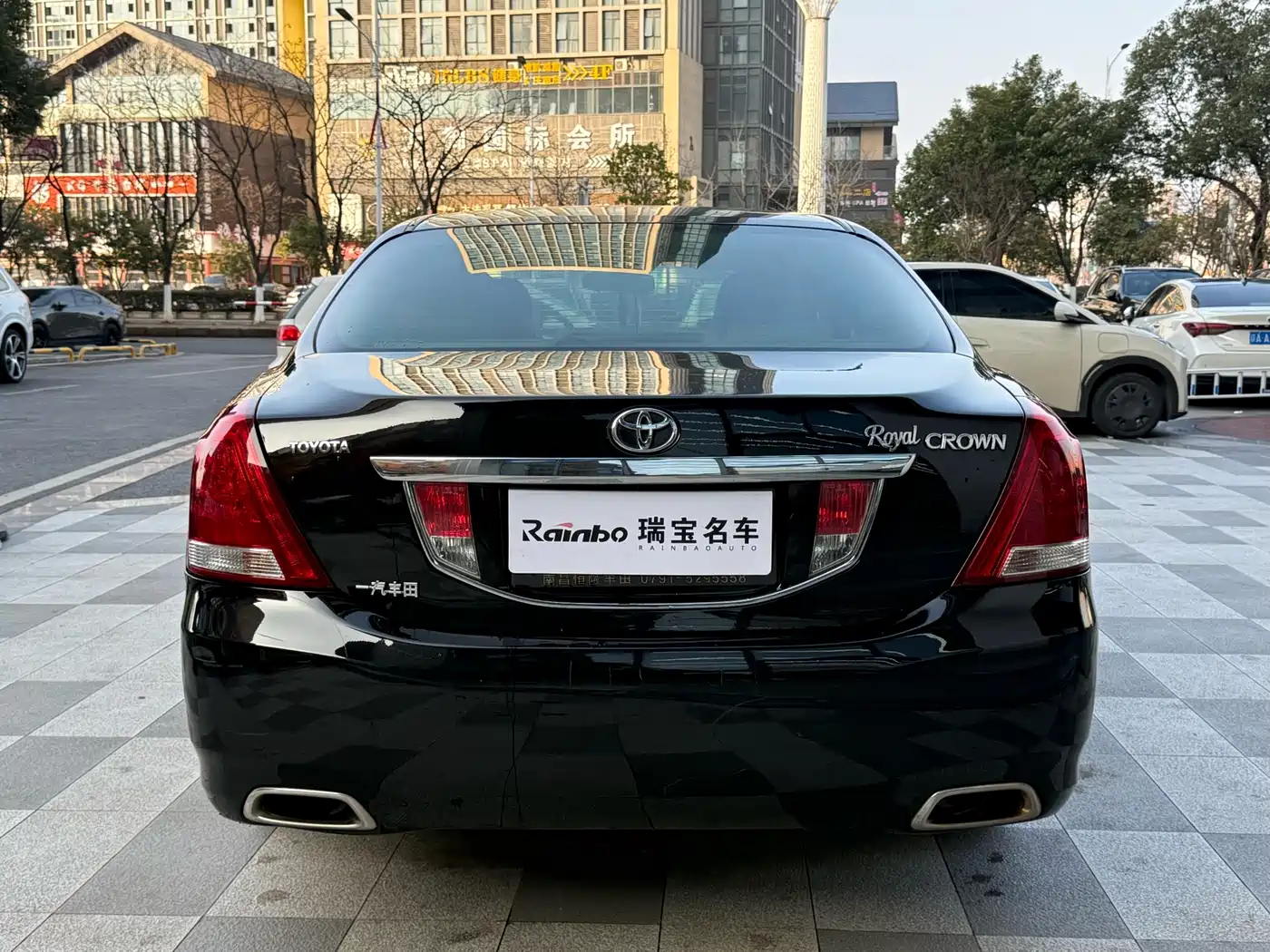 Toyota Crown 2011 2.5L Royal Leather Sunroof Special Edition фото 4