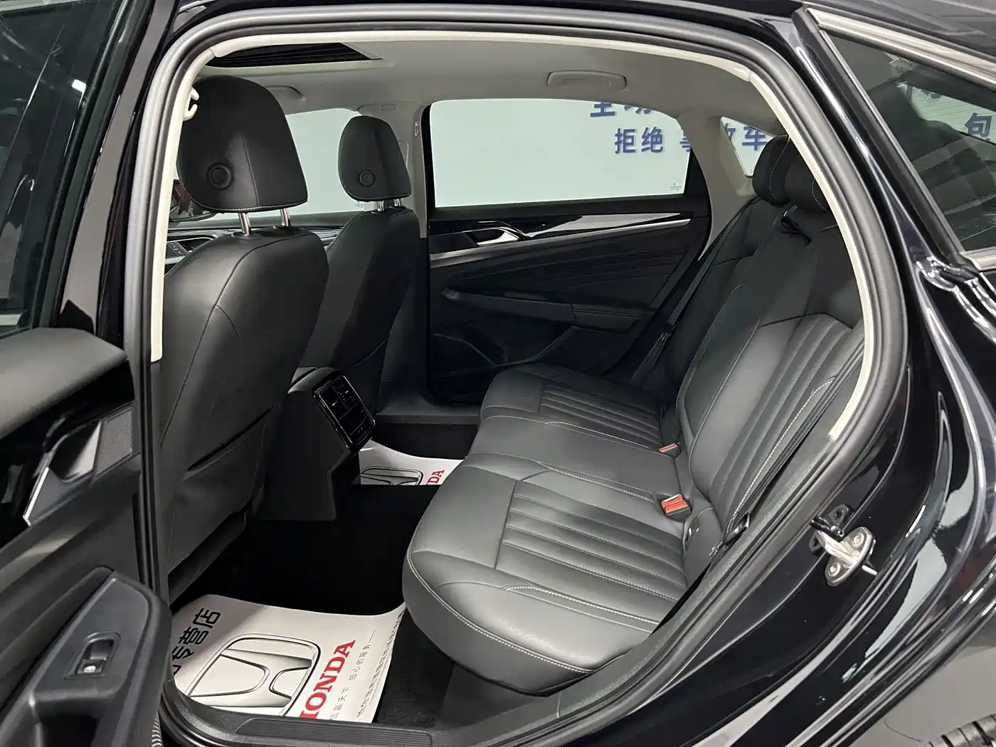 Volkswagen Passat 2023 Facelift 280TSI Elite Edition фото 8