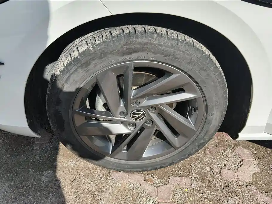VOLKSWAGEN LINGDU