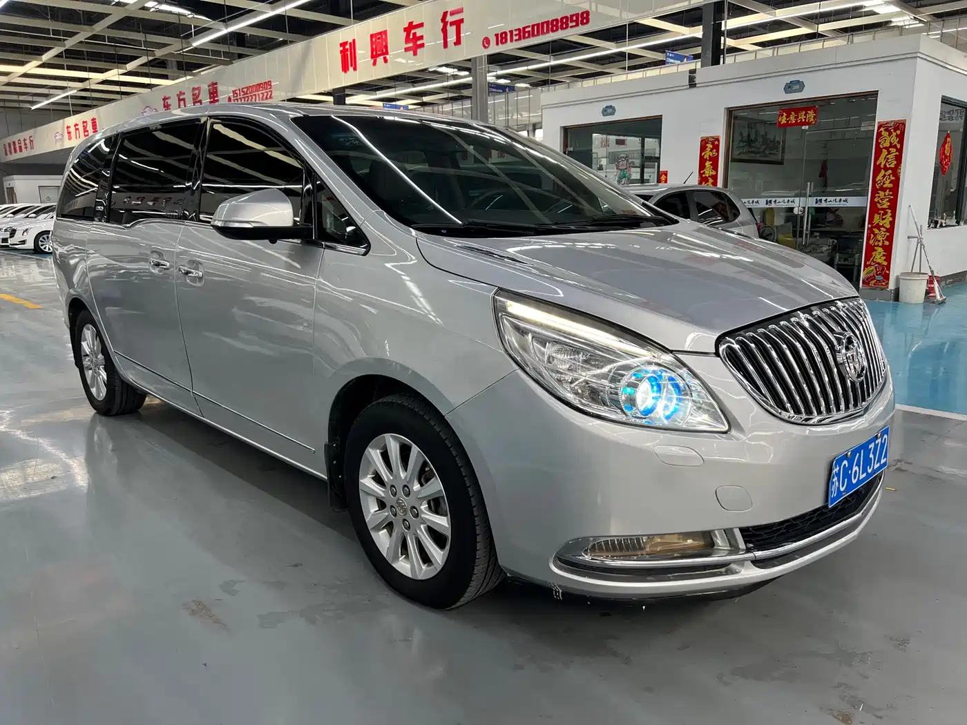 Buick GL8 2013 3.0L XT Luxury Business Flagship Edition фото 3