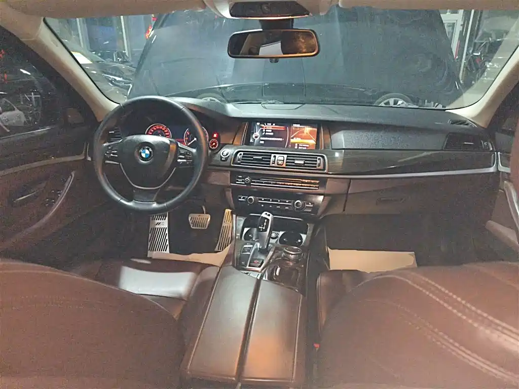 BMW 5 Series 2014 525Li Luxury Design Package фото 6