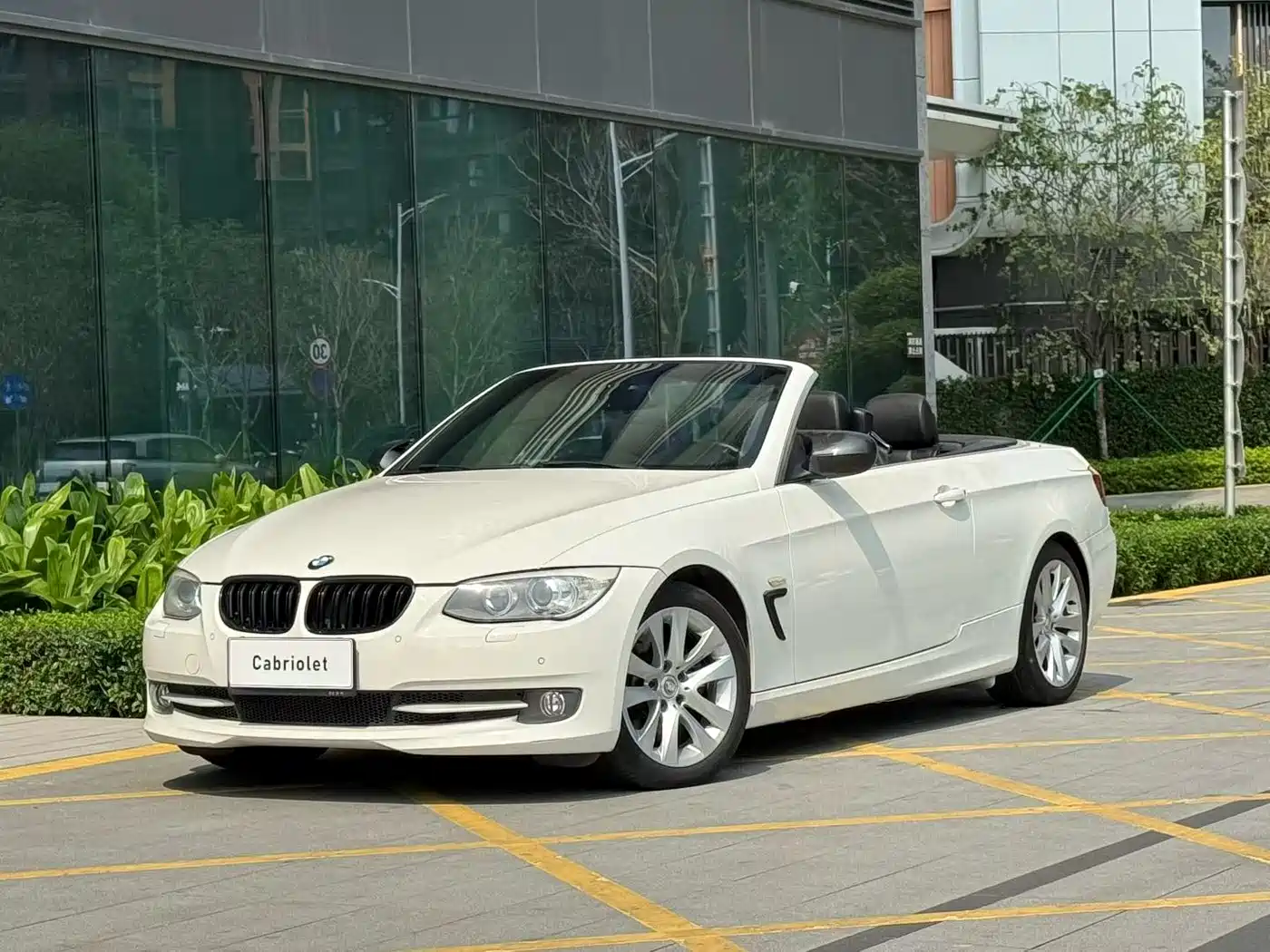 BMW 3 Series (Import) 2011 330i Convertible Coupe фото 2