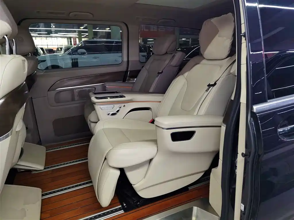 Mercedes-Benz V-Class 2020 Model V 260 L Long Wheelbase Luxury фото 25