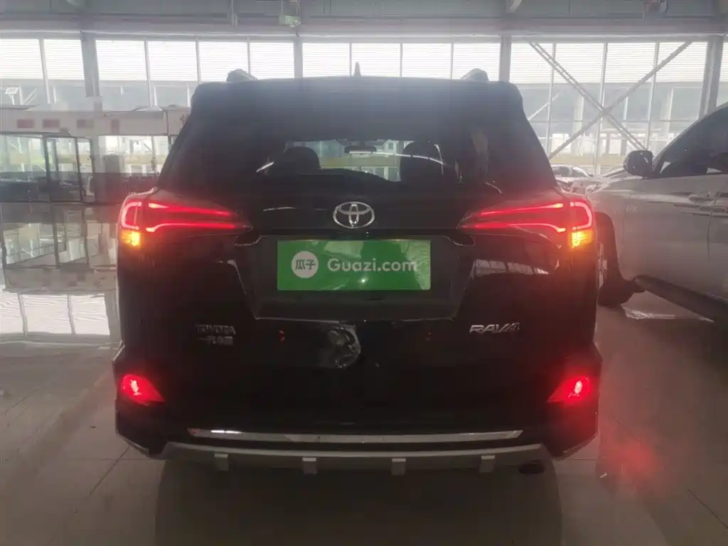 Toyota RAV4 Rongfang 2016 2.0L CVT 2WD Trend (China V) фото 4