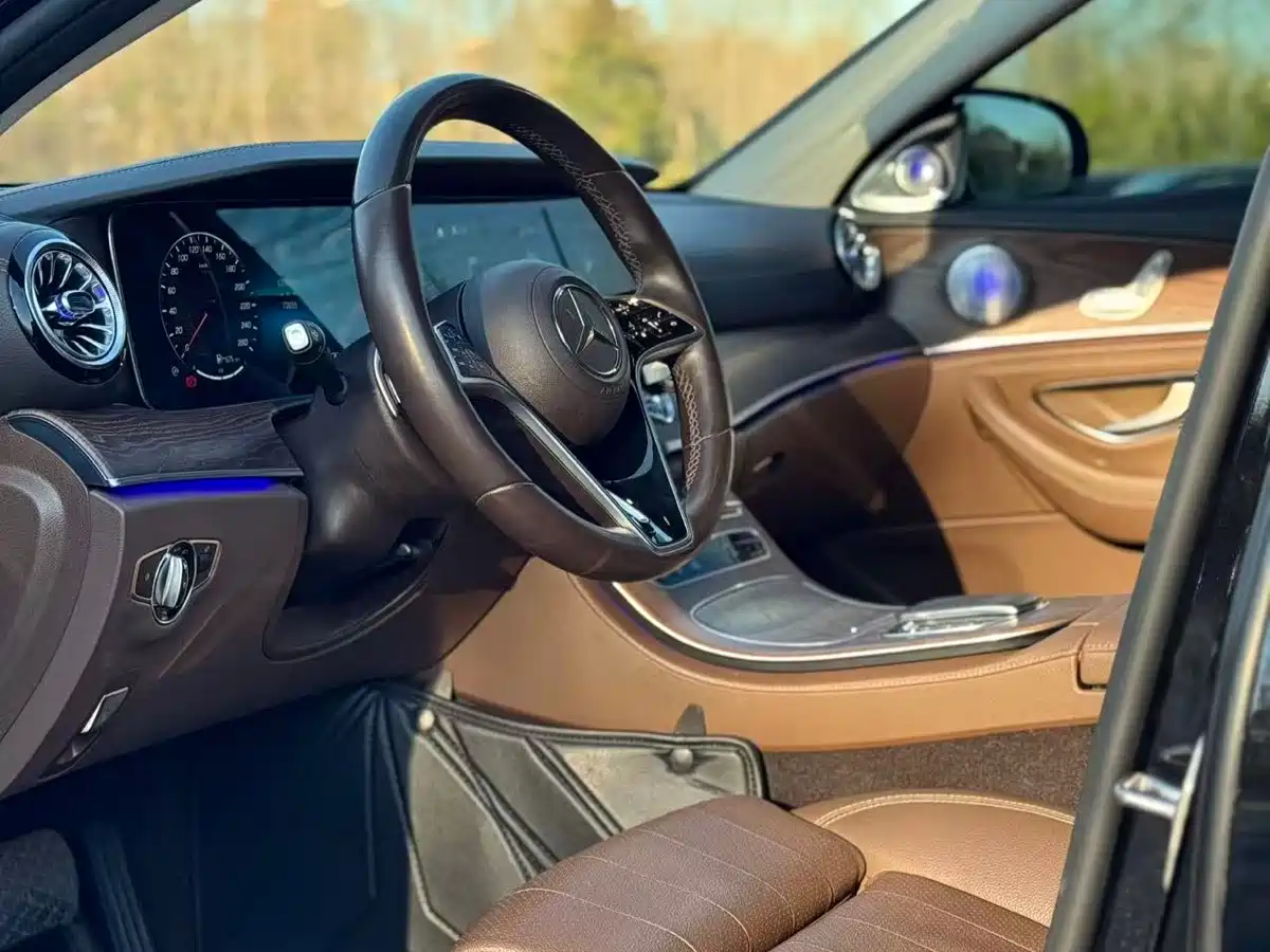 MERCEDES-BENZ E CLASS