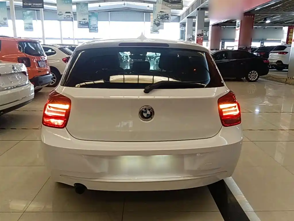 BMW 1 Series (Import) 2013 Facelift 116i Urban Model фото 6
