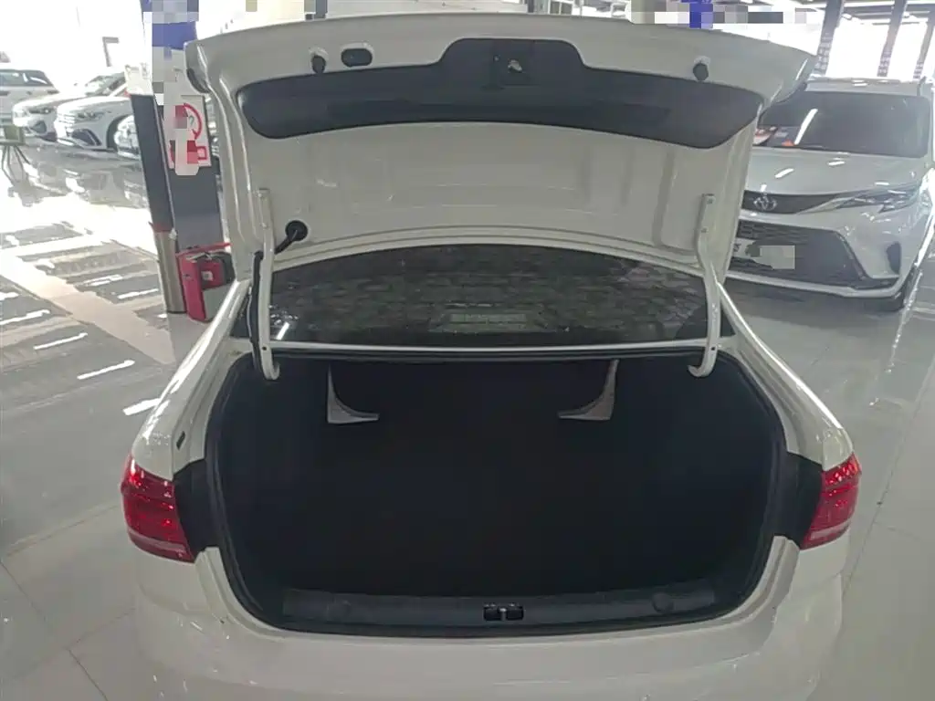 Volkswagen Lavida 2017 1.6L Automatic Trend Edition фото 19