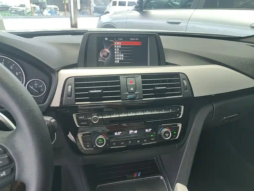 BMW 3 Series 2017 320i M Sport фото 13