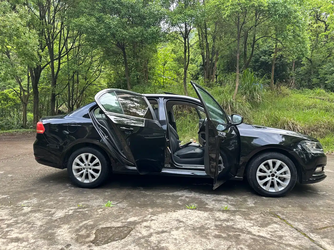 Volkswagen Lavida 2015 1.6L Automatic Comfort Edition фото 12