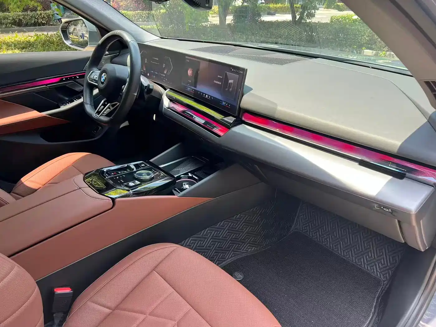 BMW 5 Series 2024 530Li Leading M Sport Package фото 12