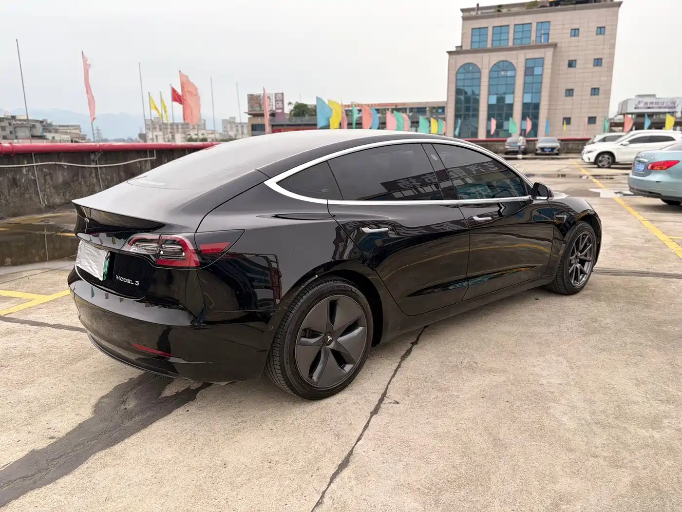 TESLA MODEL 3