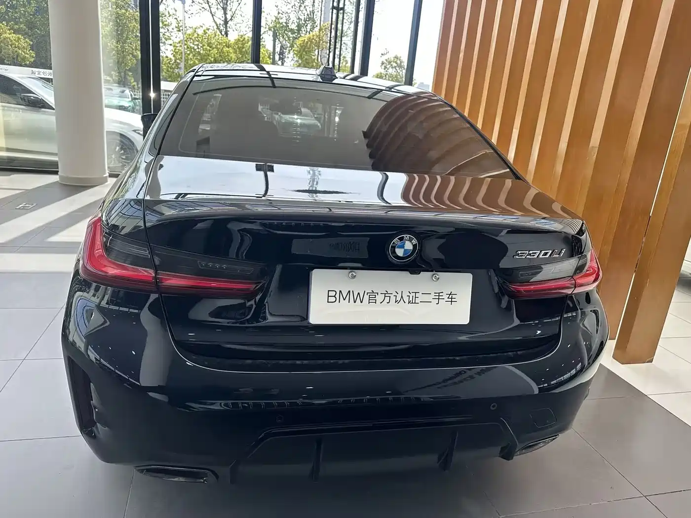 BMW 3 Series 2025 330Li M Sport Night Edition фото 10