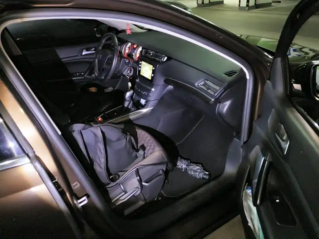 Photo 10 - Peugeot 408