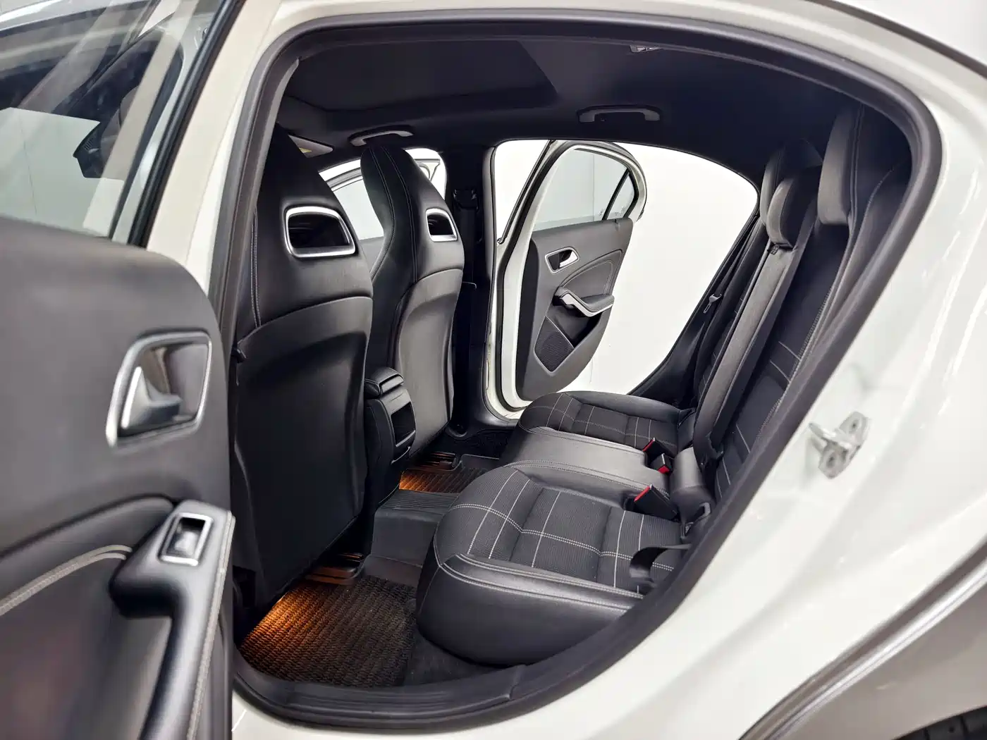 Mercedes-Benz A-Class (Import) 2017 A 200 Fashion Edition фото 13