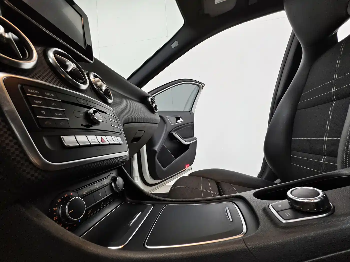 Mercedes-Benz A-Class (Import) 2017 A 200 Fashion Edition фото 12