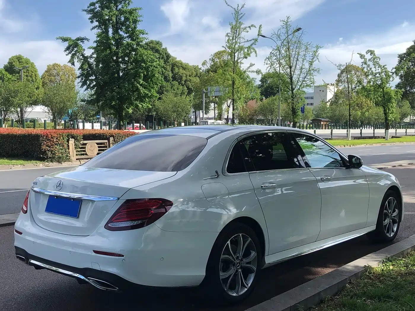 Mercedes-Benz E-Class 2020 E 300 L Sport Fashion Model фото 8