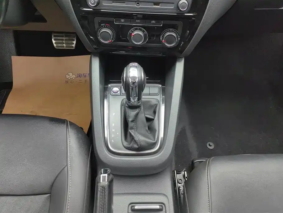 Volkswagen Sagitar 2018 280TSI DSG Spark Edition фото 16