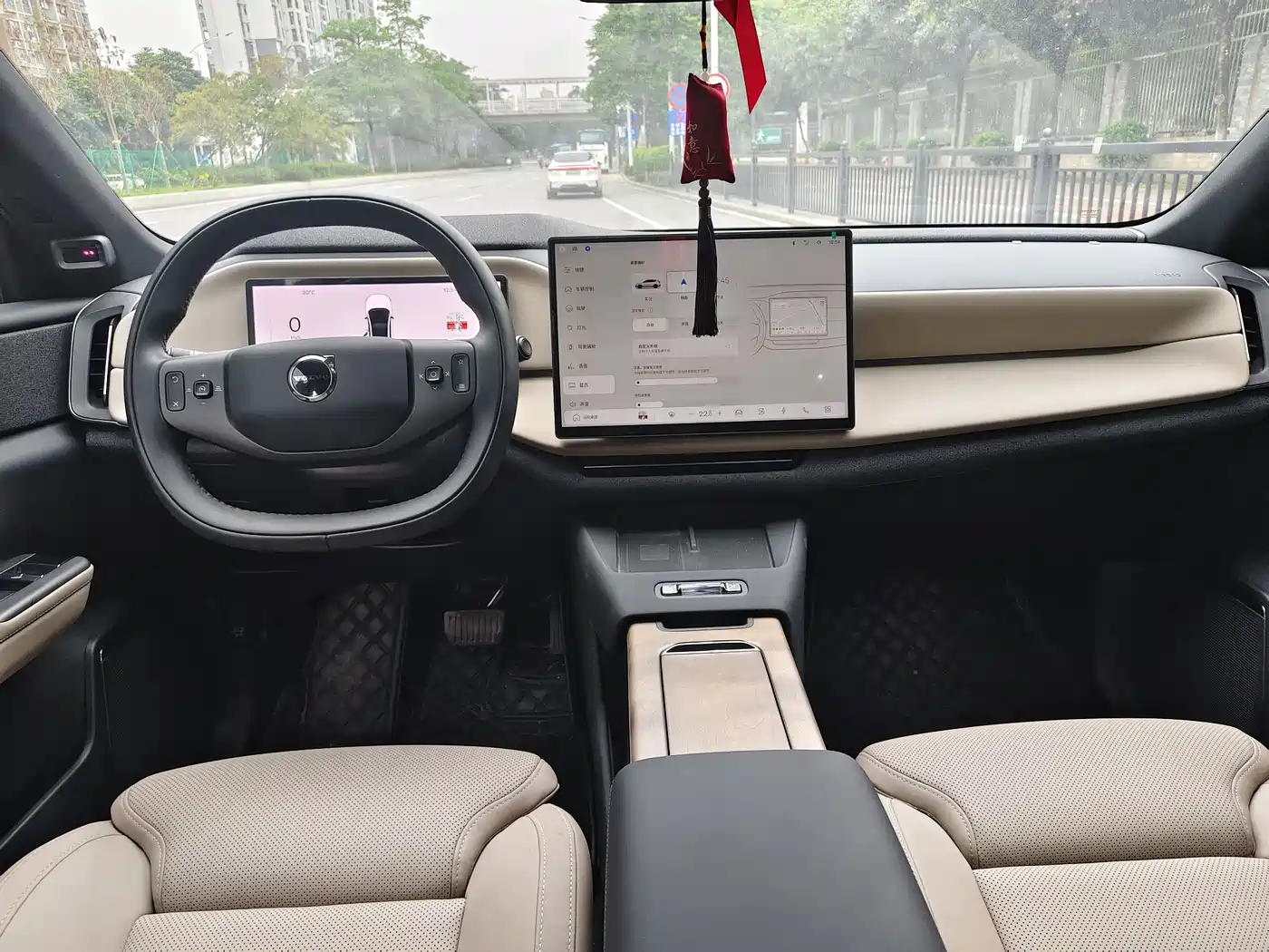 Volvo XC70 Plug-in Hybrid 2025 High-end Version фото 7