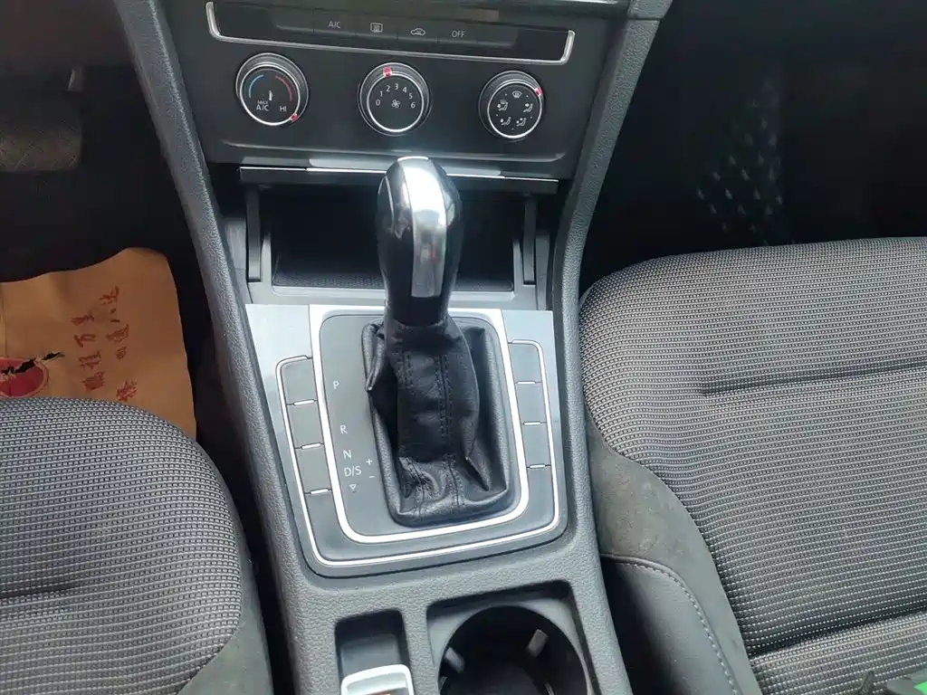 Volkswagen Golf 2019 1.6L Auto Comfort (China V) фото 6