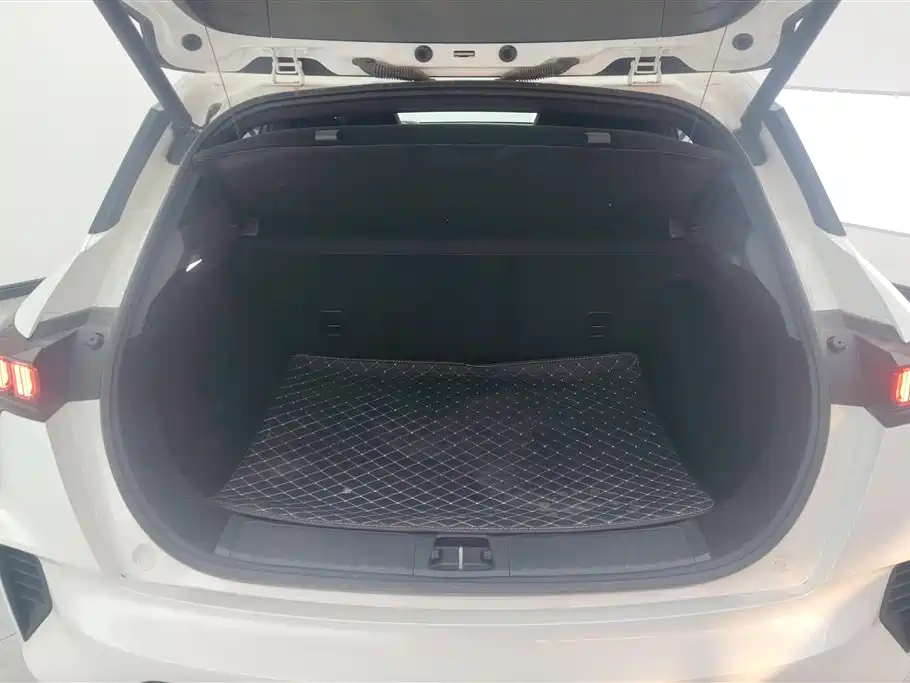 Lynk & Co 06 2023 Remix 1.5T Power Pro фото 4