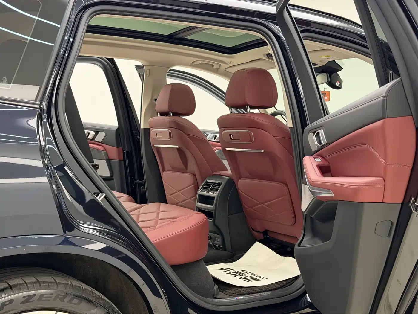 BMW X5 2023 xDrive 30Li Premium M Sport Package фото 27