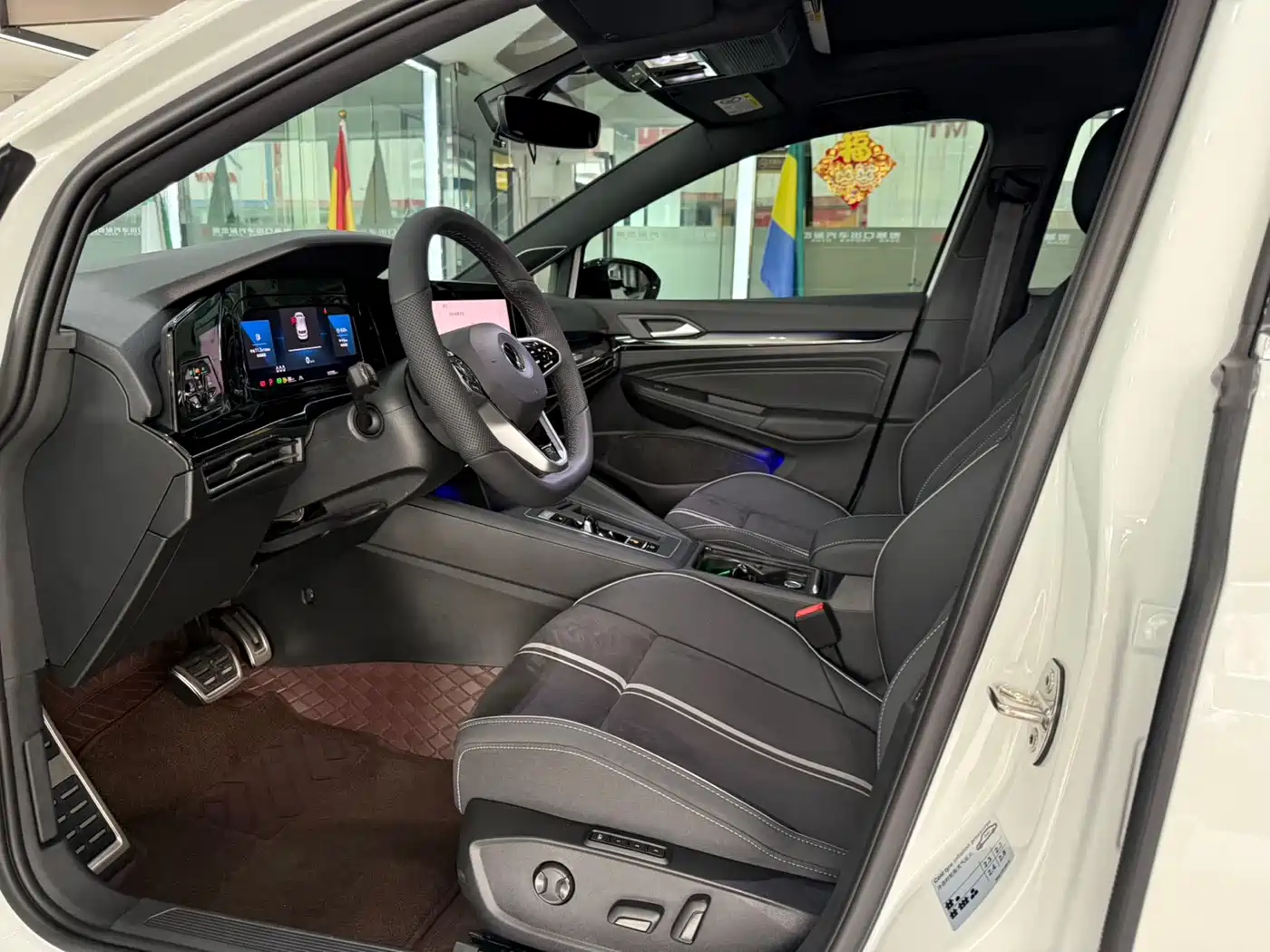 Volkswagen Golf 2023 Model 280TSI DSG R-Line фото 10