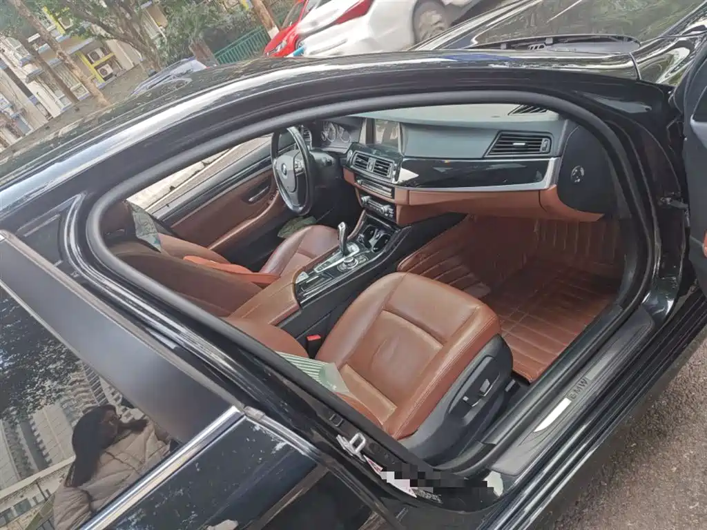 BMW 5 Series (Import) 2014 520i Classic фото 20