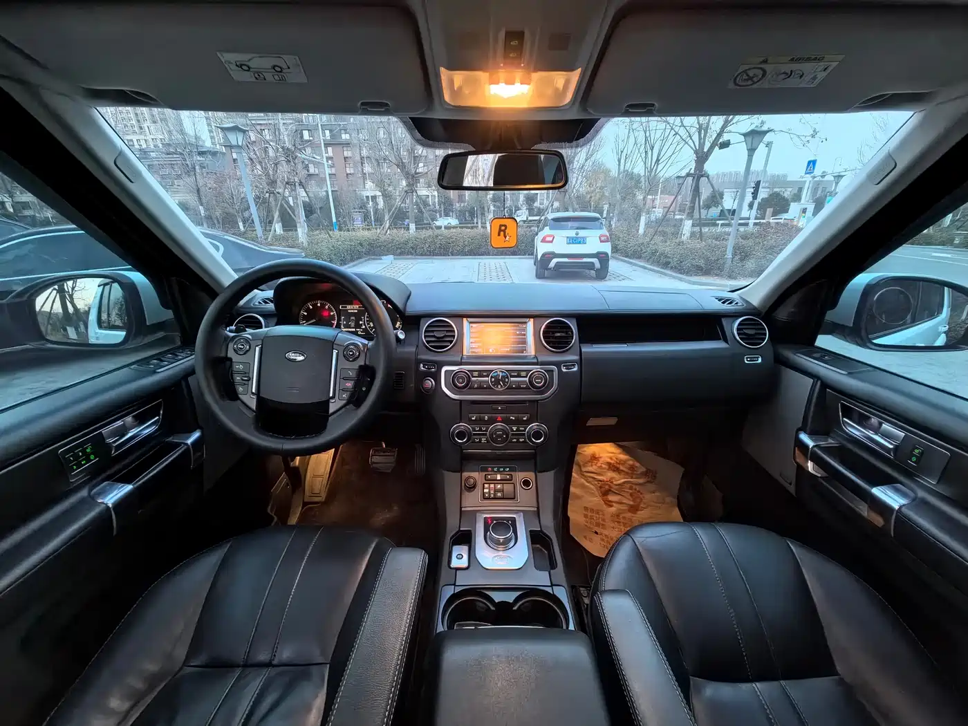 Land Rover Discovery 2016 3.0 SC V6 HSE фото 7
