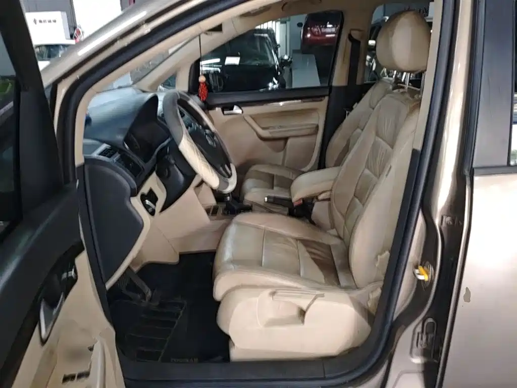 Volkswagen Touran 2015 1.4T DSG Comfort Edition 5-seater фото 15