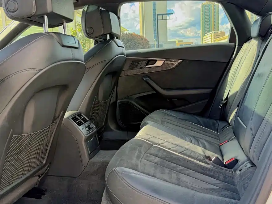 Фото 9 - Audi A4L