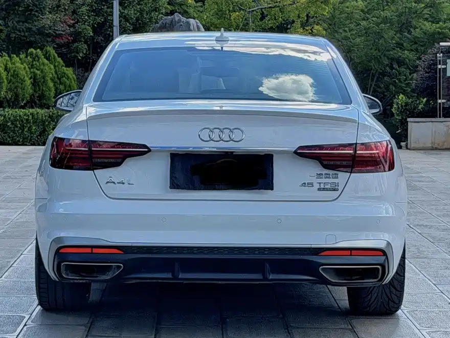 Фото 12 - Audi A4L
